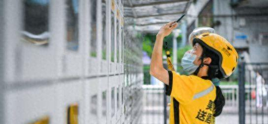 经济下行高管被裁，曾月入2万后改行送外卖，为何女骑手越来越多