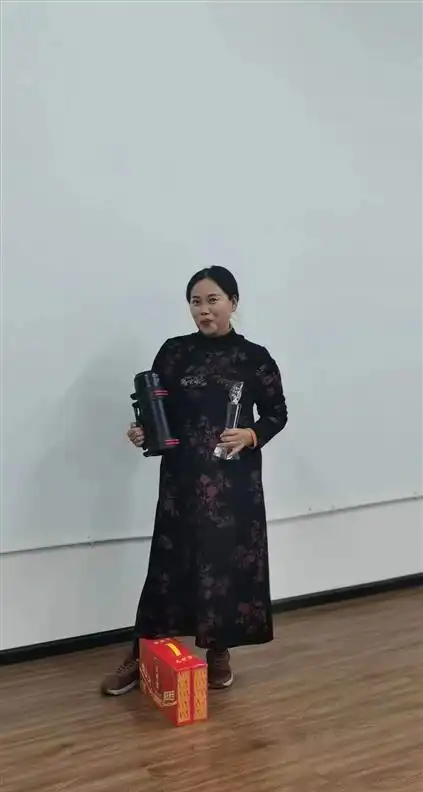 “路上高歌，干到退休”，她用三年从餐馆“刘阿姨”变身“宜昌一姐”