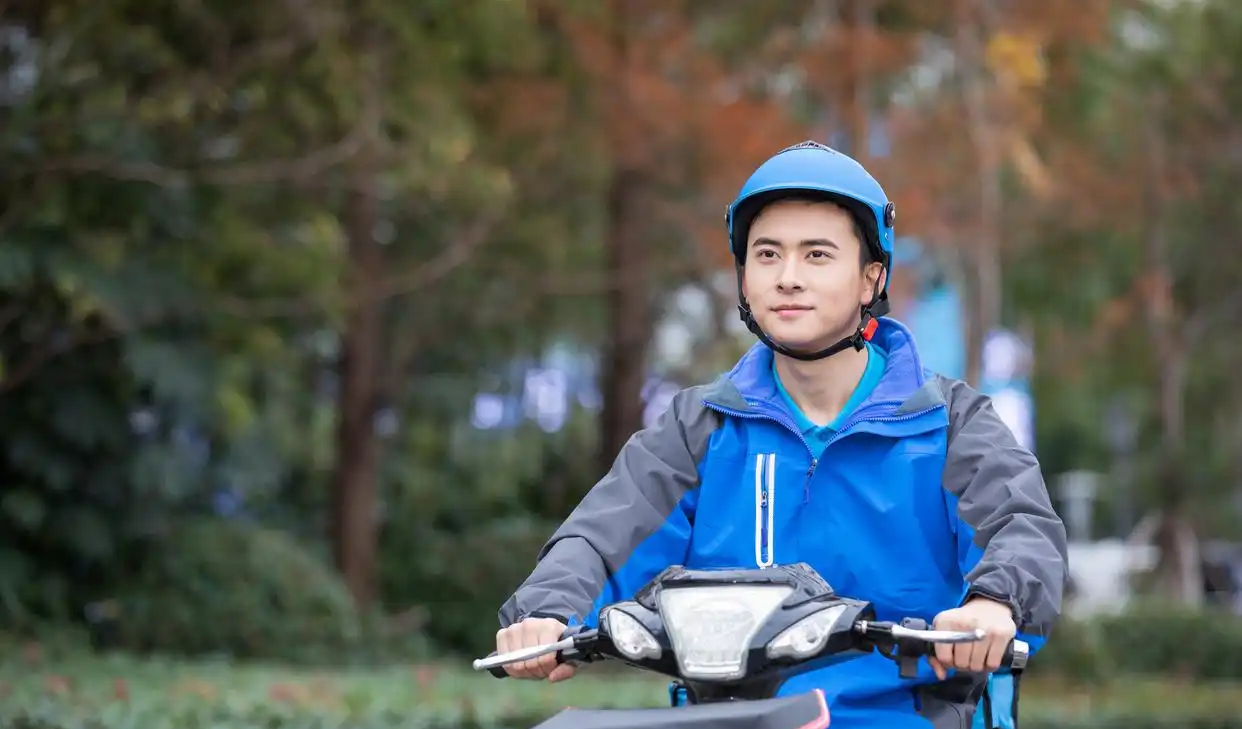 送外卖与开网约车对比_外卖骑手收入分析_开网约车也能送外卖